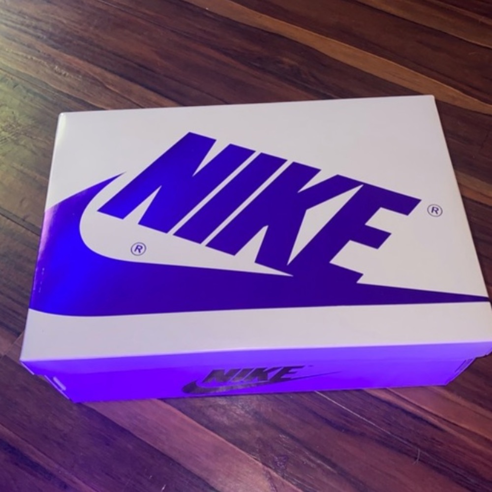 Woman’s air jordan 1 court purple high OG